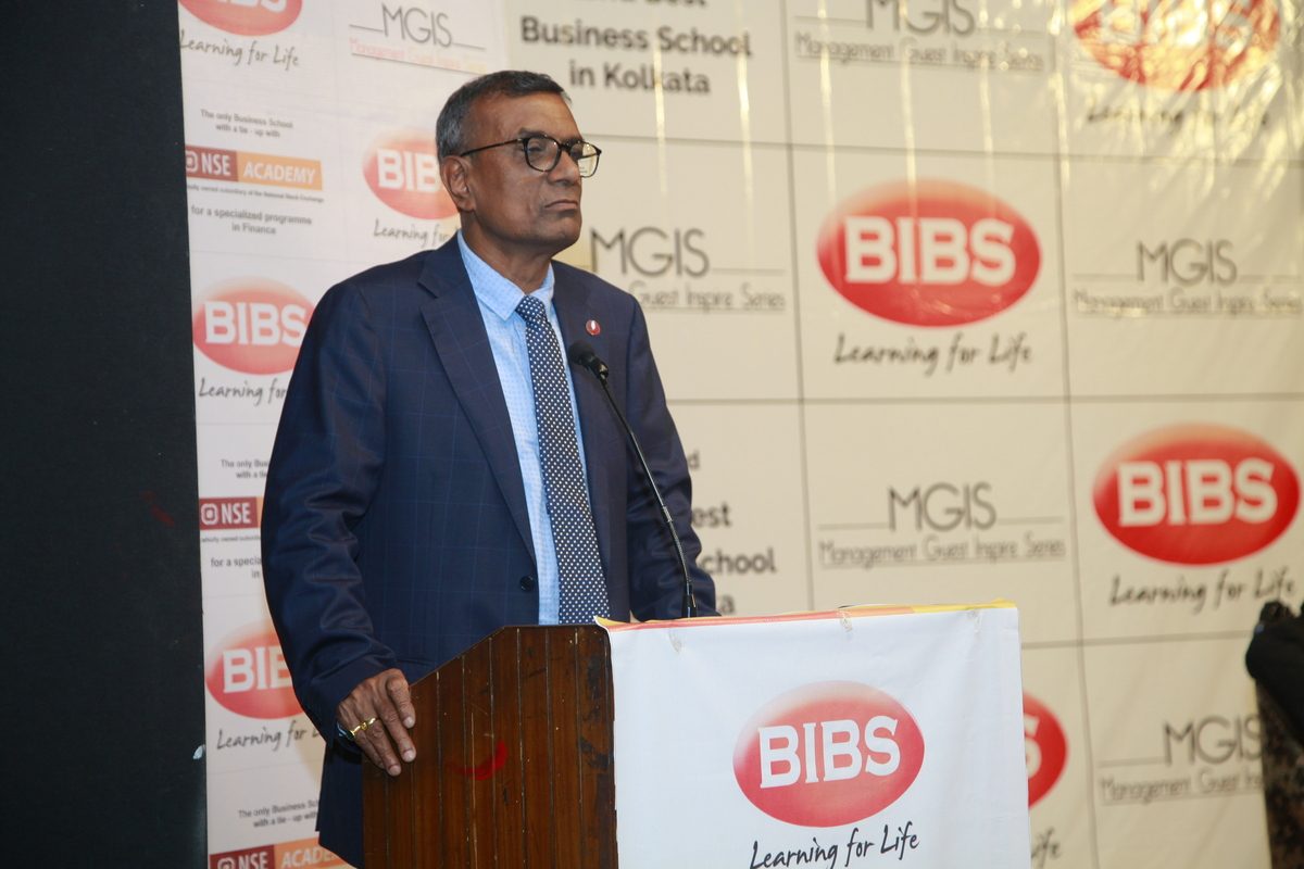 Chetan Bhagat  interacting with BIBS students